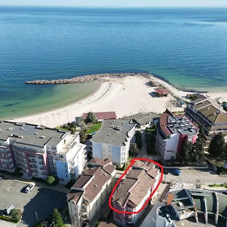 White Sands Beachfront Getaway In Aurelia - Sea View & Direct Access Apartament