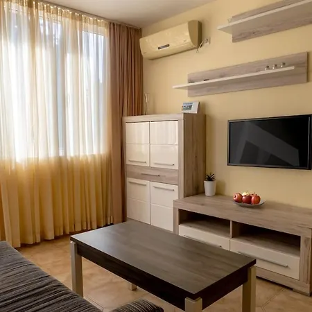 White Sands Beachfront Getaway In Aurelia - Sea View & Direct Access Apartament Burgas City