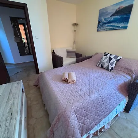 White Sands Beachfront Getaway In Aurelia - Sea View & Direct Access