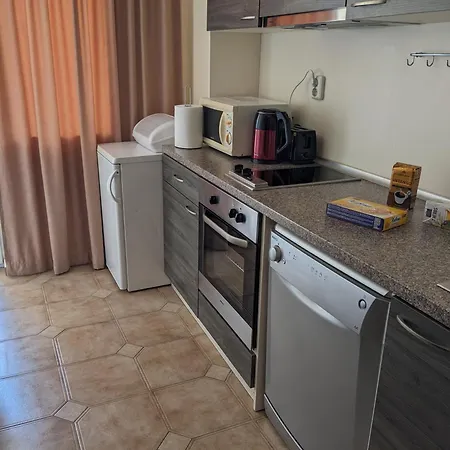 White Sands Beachfront Getaway In Aurelia - Sea View & Direct Access Apartament Burgas City