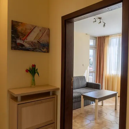 White Sands Beachfront Getaway In Aurelia - Sea View & Direct Access Apartament Burgas City