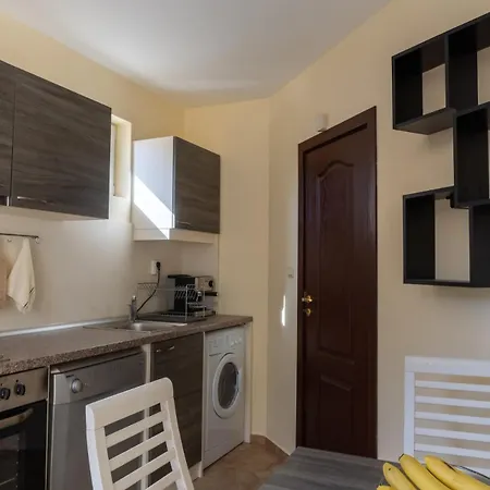 White Sands Beachfront Getaway In Aurelia - Sea View & Direct Access Apartament Burgas City