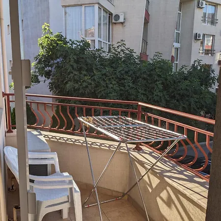 White Sands Beachfront Getaway In Aurelia - Sea View & Direct Access Apartament Burgas City