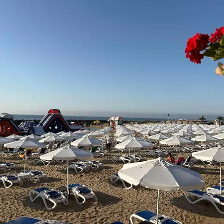 White Sands Beachfront Getaway In Aurelia - Sea View & Direct Access Apartament Burgas City