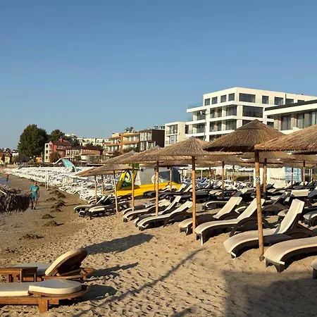 White Sands Beachfront Getaway In Aurelia - Sea View & Direct Access Apartament
