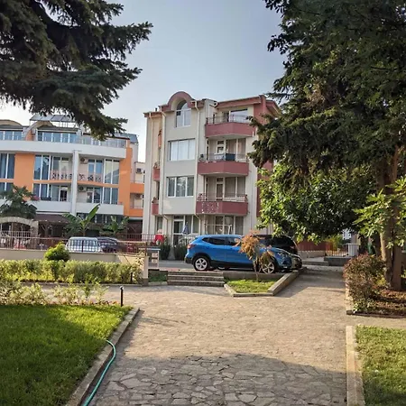 דירה White Sands Beachfront Getaway In Aurelia - Sea View & Direct Access בורגאס